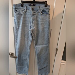 Hollister Light Wash Men’s Straight Jeans, Size 32